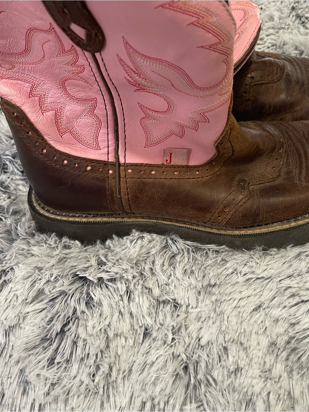 Justin Boots Brown Leather cowgirl gypsy Boot with Pink Embroidered Shaft - Picture 5 of 6